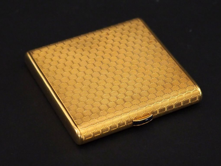 AU FAUBOURG SAINT HONORE, Genève Poudrier de style Art déco en or jaun