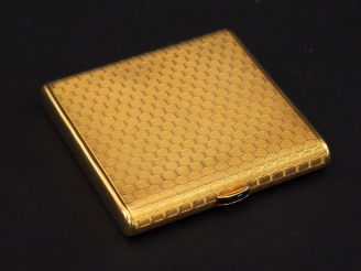 Vente aux enchères AU FAUBOURG SAINT HONORE, Genève Poudrier de style Art déco en or jaun