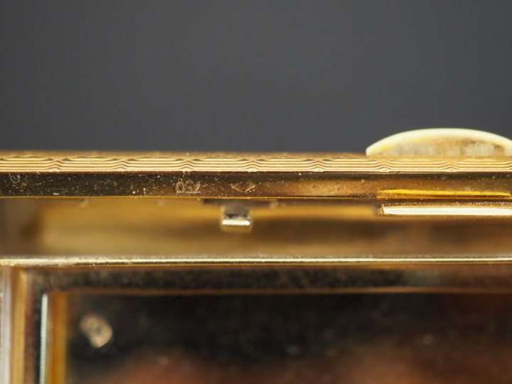 AU FAUBOURG SAINT HONORE, Genève Poudrier de style Art déco en or jaun