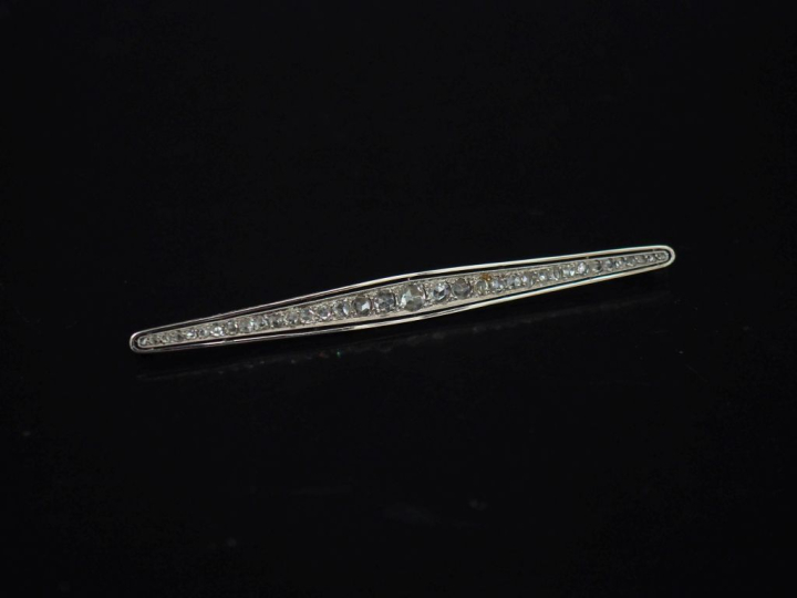 Broche barrette Napoléon III en or blanc 750, sertie de diamants taill