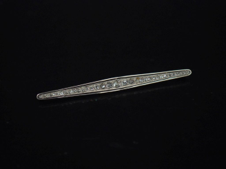 Vente aux enchères Broche barrette Napoléon III en or blanc 750, sertie de diamants taill