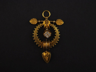 Vente aux enchères Pendentif en or jaune 750, à décor de palmettes, de fleur sertie de pe