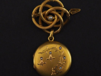 Vente aux enchères Broche de style Louis XVI en or jaune 750, à décor ajouré de cercles e