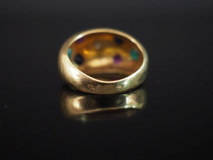 Bague dôme en or jaune 750, agrémentée d'un diamant et de pierres de c