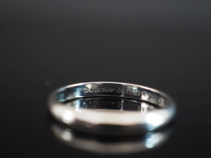 CARTIER Alliance en platine 950.  Signée.  Numérotée.  TDD. 59 Poids. 