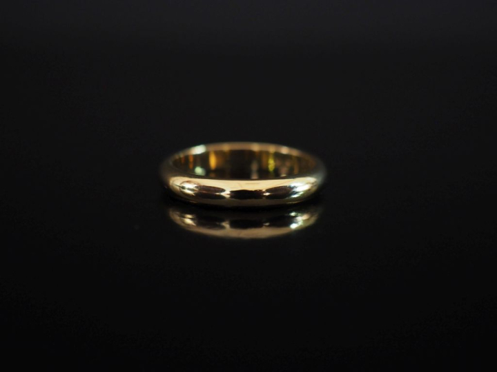 CARTIER  Alliance en or jaune 750.  TDD. 54 Signée. Poids. 4,65 g   