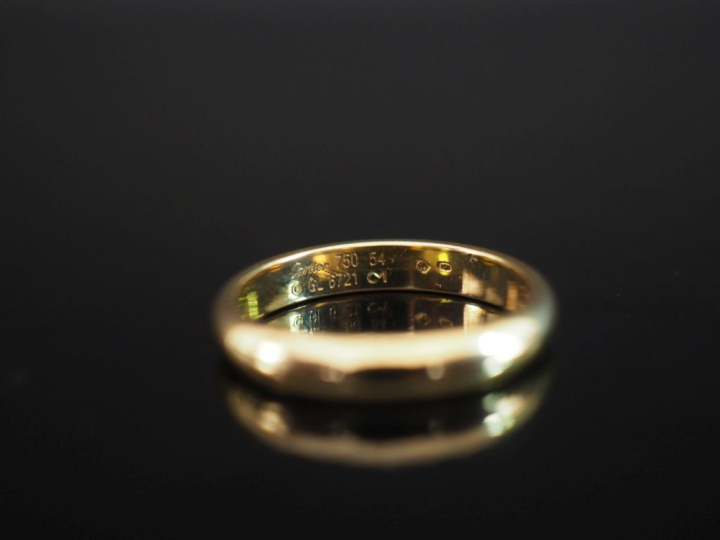 CARTIER  Alliance en or jaune 750.  TDD. 54 Signée. Poids. 4,65 g   