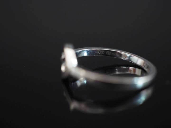 FRED  Bague, Pretty Woman, mini modèle en or blanc 750, à décor de cœu