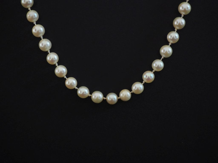 DINH VAN (dans le goût de) Collier de perles de culture blanches, ferm