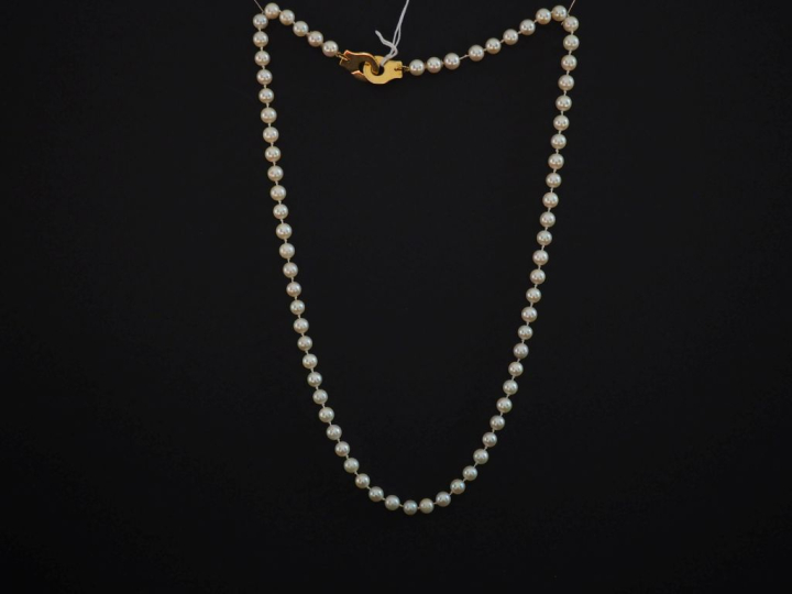 DINH VAN (dans le goût de) Collier de perles de culture blanches, ferm