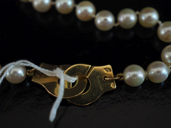 DINH VAN (dans le goût de) Collier de perles de culture blanches, ferm