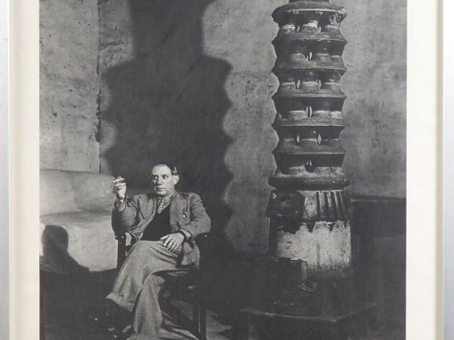 BRASSAÏ (1899-1984) Affiche " Picasso au poêle, rue des Grands Augusti