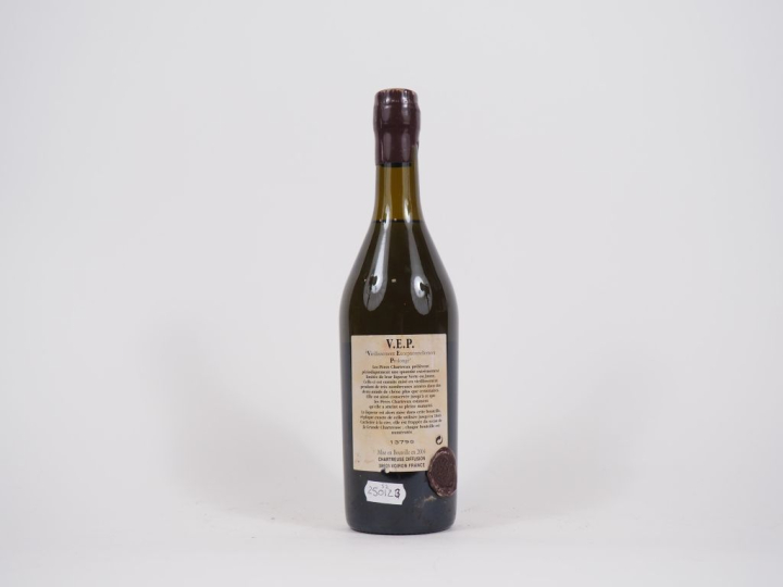 1 BOUTEILLE (50 CL) CHARTREUSE VEP - 2004 - CAPSULE CIRE ABIMÉE