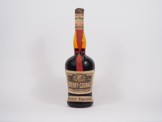 Vente aux enchères 1 FLACON (2 L ?) CHERRY COGNAC FINE CHAMPAGNE "TRIPLE CERISE" GRAND MA