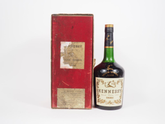 Vente aux enchères 1 MAGNUM COGNAC HENNESSY "GRANDE RÉSERVE" V.S.O.P. - COFFRET 