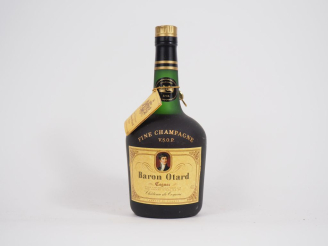 Vente aux enchères 1 COGNAC FINE CHAMPAGNE V.S.O.P BARON OTARD CHÂTEAU DE COGNAC - COFFRE