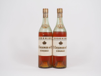 Vente aux enchères 2 VIEILLES BOUTEILLES COGNAC CUSENIER DOMAINE DE LA COURONNE - NIVEAU 