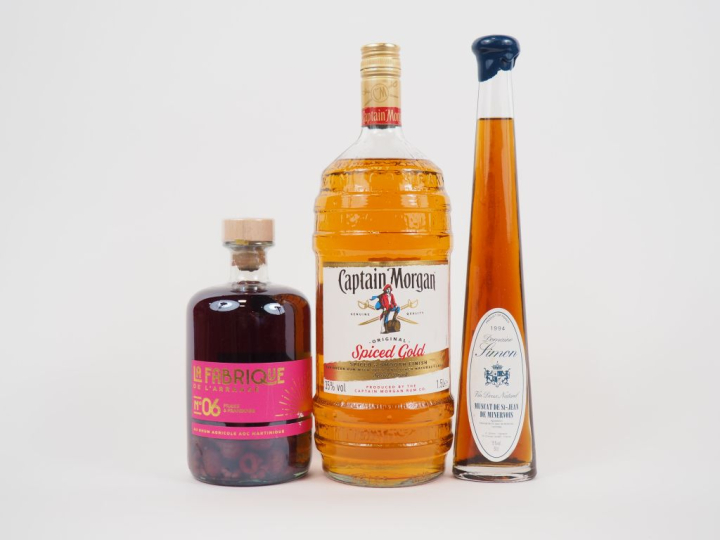 3 BOUTEILLES : 1 RHUM CAPTAIN MORGAN SPICED GOLD/1 RHUM LA FABRIQUE DE