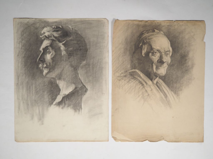 Ecole française XIXème ou XXème. Ensemble de 4 dessins au fusain "Volt