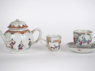Vente aux enchères Chine,XVIIIe et XIXe siècle,  Quatre porcelaines en émaux de la famill