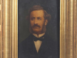 Vente aux enchères Photo rehaussée fin XIXème. "Portrait d'homme aux favoris" dans un jol