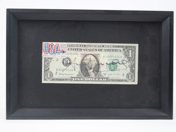 Andy WARHOL.  Billet de un dollar, tamponné au dos, signé sur la face