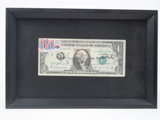 Vente aux enchères Andy WARHOL.  Billet de un dollar, tamponné au dos, signé sur la face