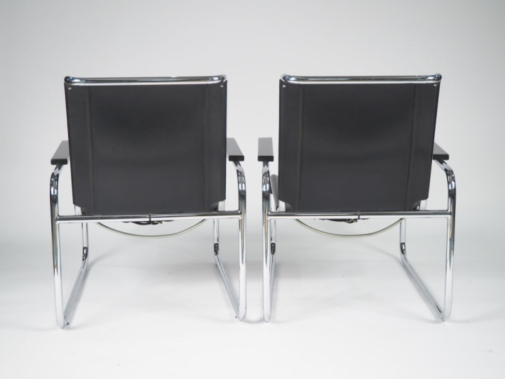 Marcel BREUER. Edition Thonet.  Paire de chaises longues B 35 en métal