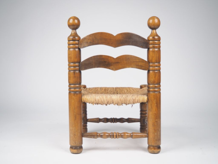 Charles DUDOUYT.  Chauffeuse paillée.  Dim. 71 x 47 x 42 cm