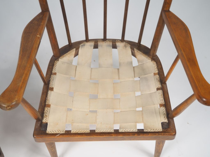 BAUMANN.  Paire de fauteuils "éventail"