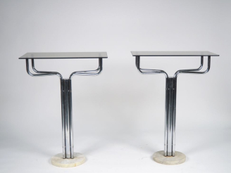 Vente aux enchères Paire de consoles 1970 en métal chromé, marbre et verre fumé.  Dim.  9