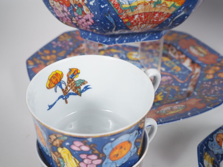 HERMES.  Service de table en porcelaine, modèle "Marqueterie de pierre