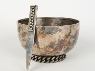 Vente aux enchères Jean DESPRES.  Coupe et un coupe papier en métal.  Signée et datée 11 