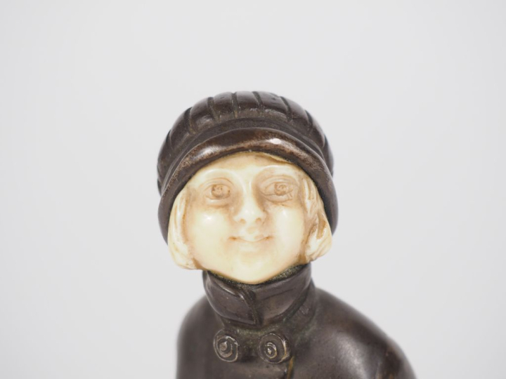 CHIPARUS.  "la jeune écolière" Statuette chryséléphantine en bronze et