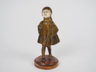 Vente aux enchères CHIPARUS.  "Fillette en hiver" Statuette chryséléphantine bronze et iv
