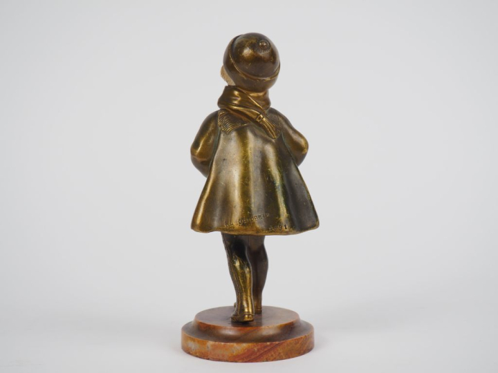 CHIPARUS.  "Fillette en hiver" Statuette chryséléphantine bronze et iv
