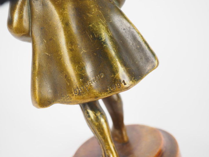 CHIPARUS.  "Fillette en hiver" Statuette chryséléphantine bronze et iv