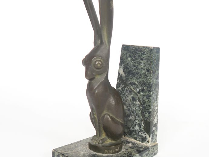 BECQUEREL.  "le lièvre" Mascotte en bronze à patine brune fonte Etling