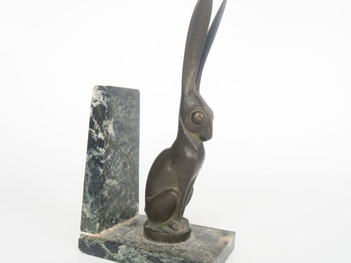 BECQUEREL.  "le lièvre" Mascotte en bronze à patine brune fonte Etling