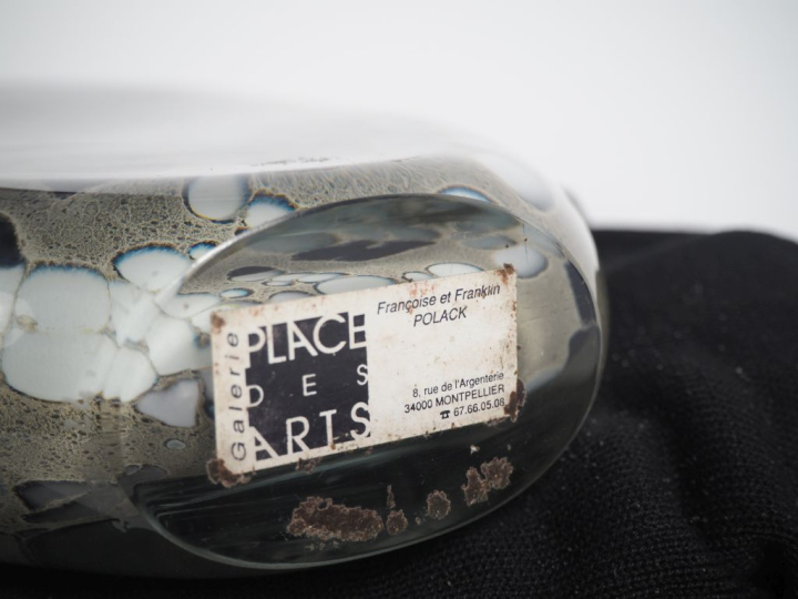 BEGOU. Grand vase éventail en verre polychrome. Signé et daté 92. Dim.