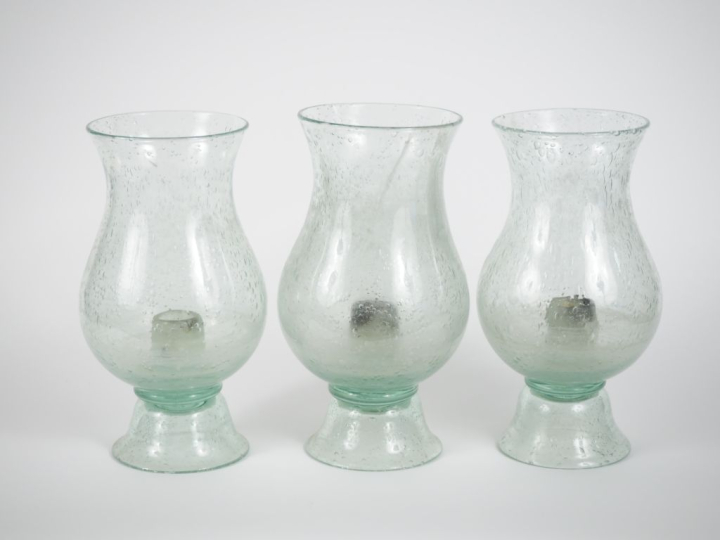 BIOT.  3 photophores en verre bullé. H. 33 cm Signés