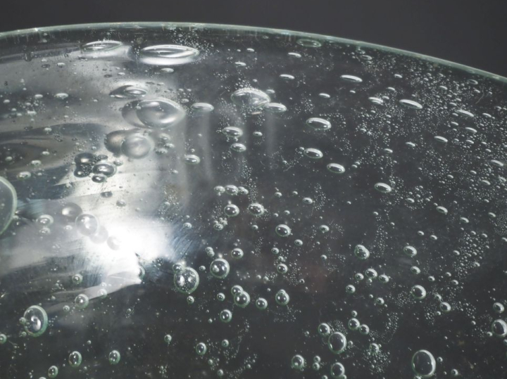 BIOT.  3 photophores en verre bullé. H. 33 cm Signés