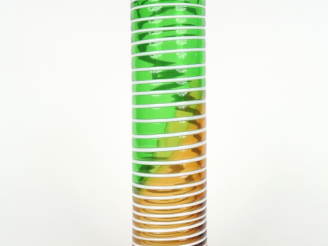 Vente aux enchères Vase cylindrique en verre orangé et vert à décor de filets blancs disp