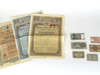 Vente aux enchères 3 assignats, un lot d'emprunts russes, 7 billets anciens.