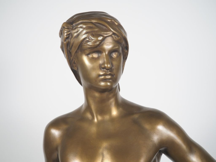 Antonin MERCIER.  "David"  Sculpture en bronze à patine médaille, font