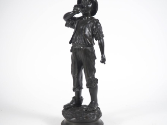 Vente aux enchères DUBOIS.  "le poulbot"  Bronze à patine brune Signé H. 40 cm  (manque)