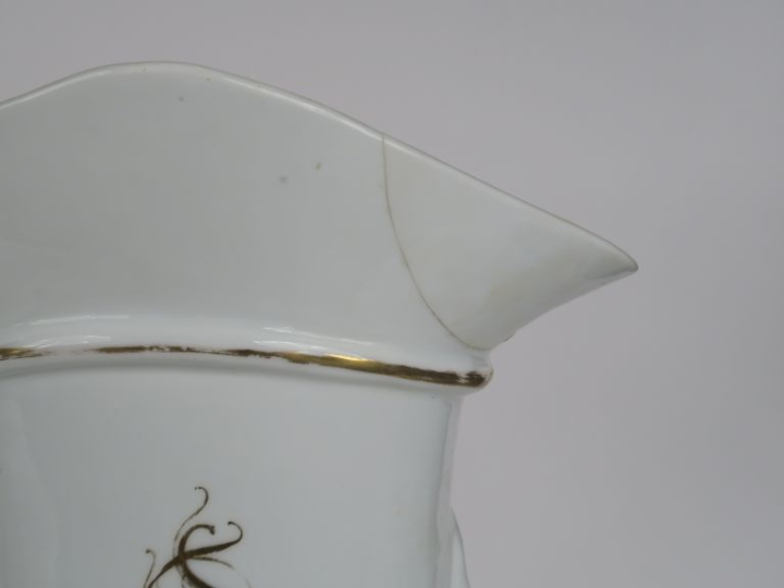 Paire de grands vases Napoléon III en porcelaine de Paris, à décor de 