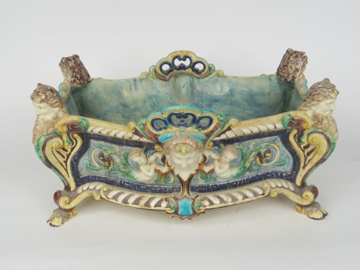 Grande jardinière Napoléon III en faïence fine, à décor polychrome en 