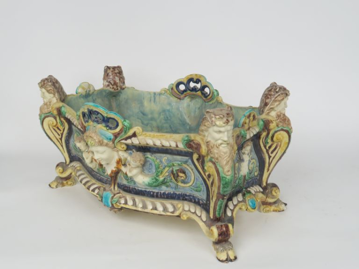 Grande jardinière Napoléon III en faïence fine, à décor polychrome en 