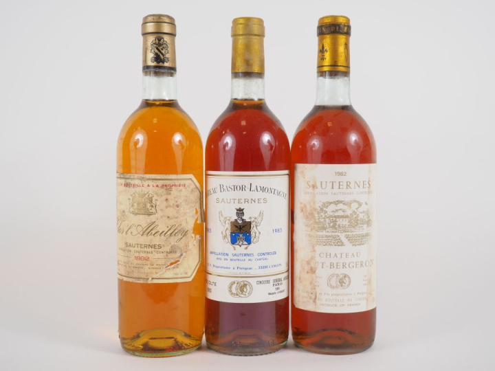 3 BOUTEILLES de SAUTERNES : 1 CHÂTEAU HAUT BERGERON 1982 - 1 CHÂTEAU B